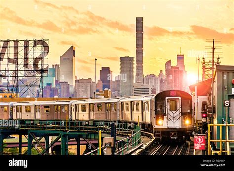 No. 7 Subway Train Long Island City, Queens, Queensboro Plaza, New York ...