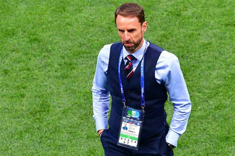 Gareth Southgate waistcoat: England fans in EPIC World Cup tribute to ...