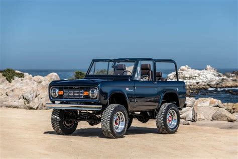 The 2021 Bronco vs. The 1974 Bronco Restomod | Holman