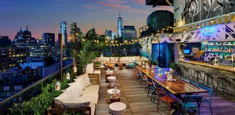 Why rooftop bars & lounges are the perfect spots for summer nights? - Far Govinyl Shop