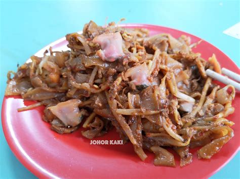 Secret of Outram Park Fried Kway Teow ️ Heartwarming Cockles @ Hong Lim ...