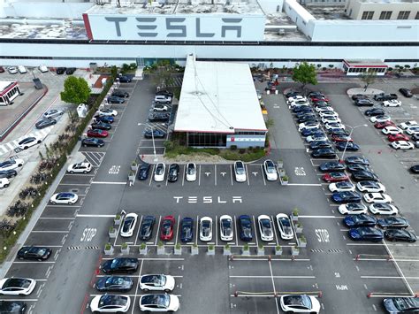 Elon Musk demands weekly attendance reports at Tesla: report