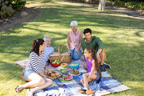 How to Have a Perfect Picnic Lunch with Your Family