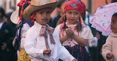 children-celebrating-mexicos-independence-day-san-migue-de-allende ...