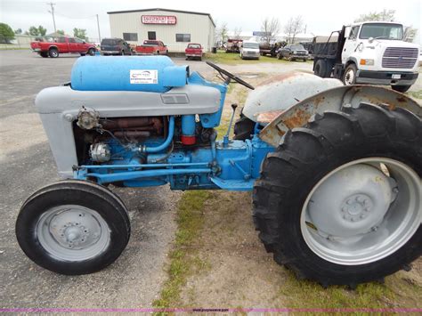 Ford 801 Powermaster tractor in Grove , OK | Item G3173 sold | Purple Wave