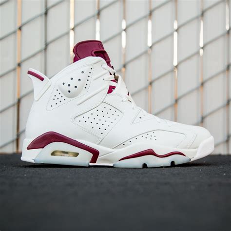 Jordan Men Air Jordan Men 6 Retro - Maroon (white / off white / new maroon)