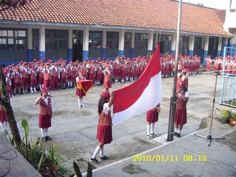 Upacara Bendera ~ SD Pertiwi