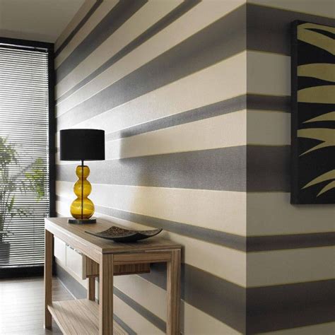 Papel pintado para decorar algo más que las paredes | Striped walls, Striped wall, Striped ...