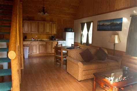 Glacier National Park Lodging | Family Cabins | Summit Mountain Lodge