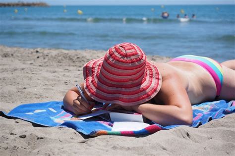 Survey shows dangerous rise in sun tanning as myths persist - UPI.com