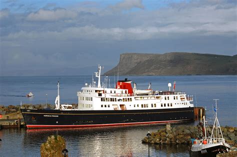 New ultra luxury small ship cruise tour of Scotland and England