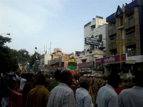 Crowd waiting for Vinayaka Idols at Chepauk | Veethi