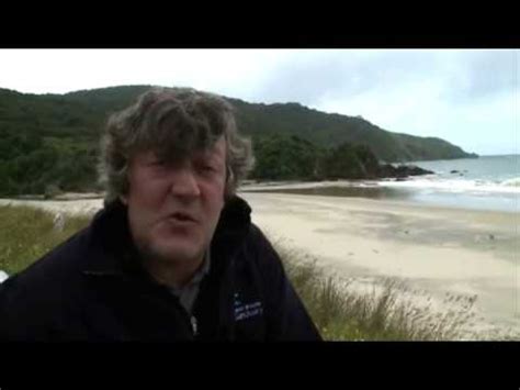 Stephen Fry: Kakapo Parrot's Future - Last Chance to See - BBC Two - YouTube