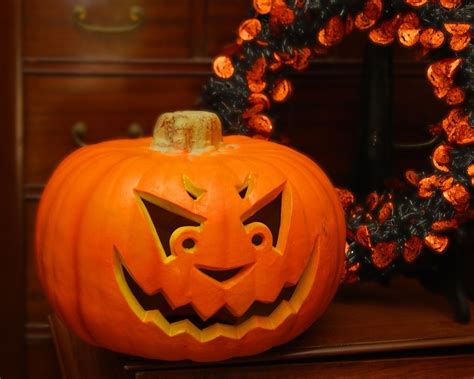 30+ Simple Carved Pumpkin Faces – HomeDecorish