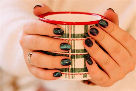 Get a Chic Winter Look with These Must-Try 2021 Gel Nail Colors