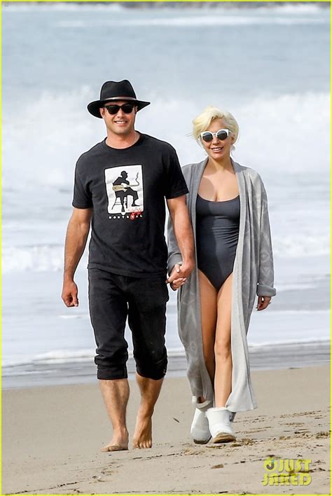 Lady Gaga & Taylor Kinney Hit the Beach After the Globes: Photo 3550980 | Lady Gaga, Taylor ...