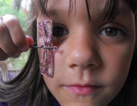 Twig and Toadstool: Delightful Dragonflys...A Twig Craft!