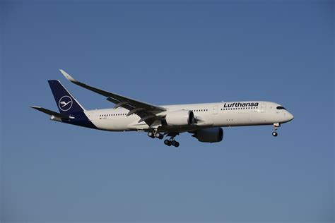 Why Lufthansa Isn’t Interested In Dimmable Airbus A350 Windows