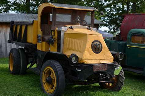 Old Mack dump truck | Classic trucks, Mack dump truck, Mack trucks