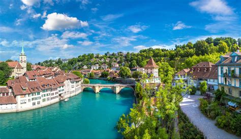 Cette ville médiévale suisse au charme ancestral et à la beauté ...