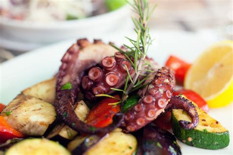 Greek Grilled Octopus (Htapothi Sti Skhara) Recipe