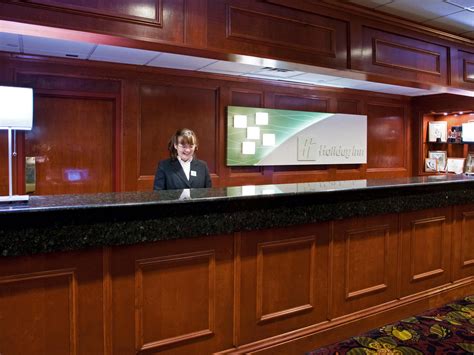 Family Hotels near Cincinnati | Holiday Inn & Suites Cincinnati ...