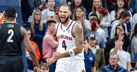 Auburn forward Johni Broome trolls Alabama following Cliff Omoruyi ...