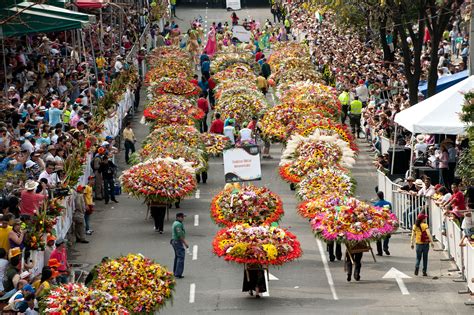 Feria de las flores desfile de silleteros Medellin - Colombia | Flower festival, Festival, Flowers