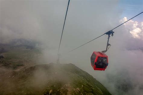 Gulmarg Gondola - Travel Guide, Sightseeing, Safety Tips