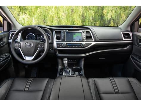 2019 Toyota Highlander: 127 Interior Photos | U.S. News