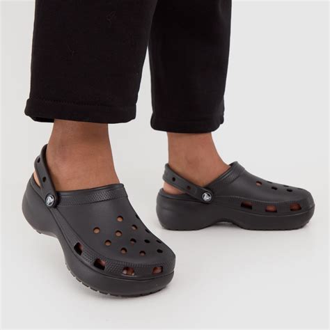 Crocs Classic Platform Clog In Black | eduaspirant.com