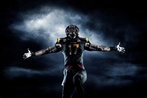 Resultado de imagen de nike football advertising | Football poses, Football senior pictures ...