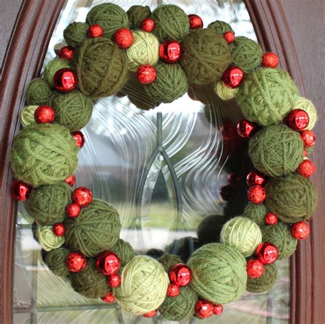 Crochet christmas decorations, Yarn ball wreath, Christmas yarn