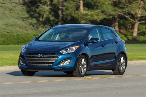 2017 Hyundai Elantra GT Pictures - 52 Photos | Edmunds