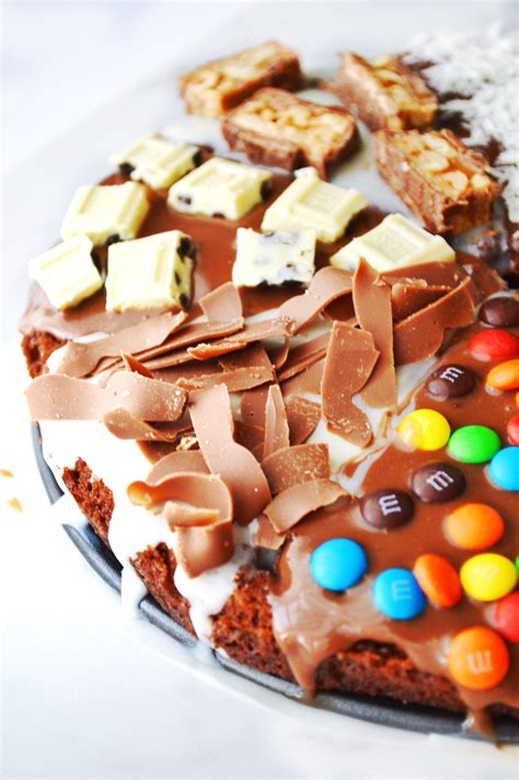 Chocolate Cake Pizza – Savory&SweetFood