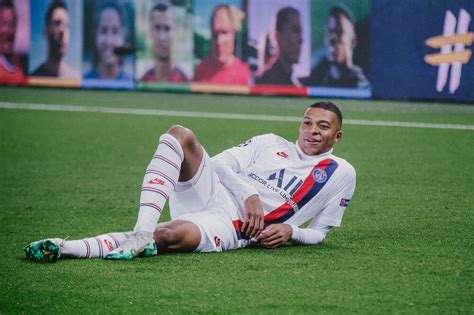 Célébration - Kylian Mbappé face à Galatasaray - Photo et Tableau - Editions Limitées - Achat ...