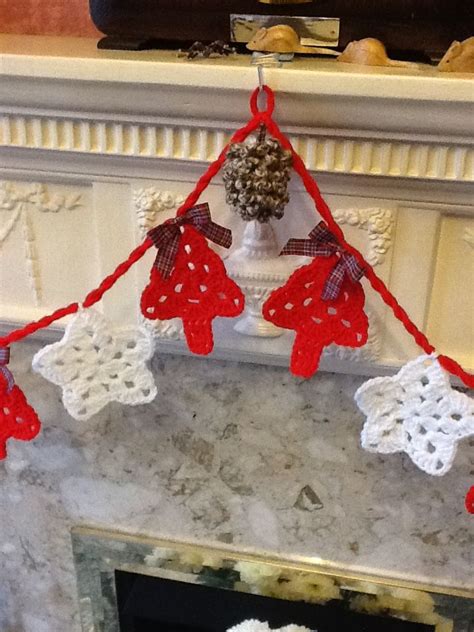 Red and white christmas garland White Christmas Garland, Red White ...