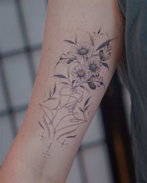 Update more than 72 flower forearm tattoos best - in.cdgdbentre