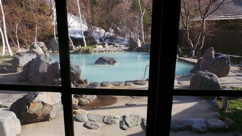 Japanese onsen versus snow monkeys