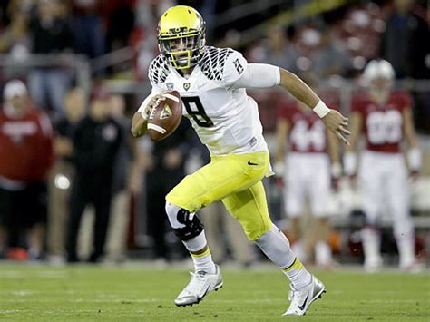 Oregon's Marcus Mariota, Hroniss Grasu announce they will return to ...