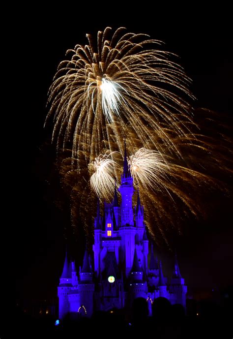 Wishes Fireworks at the Magic Kingdom in Disney World - KennythePirate.com