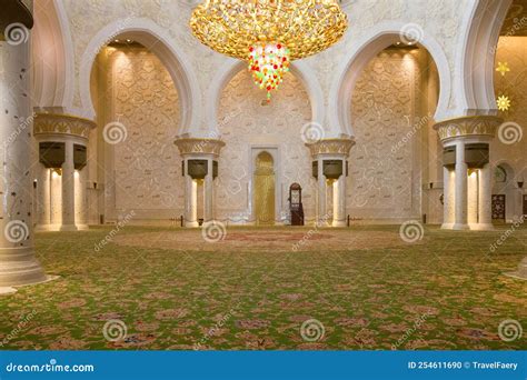 Abu Dhabi, UAE: Interior of Sheikh Zayed Grand Mosque in Abu Dhabi ...