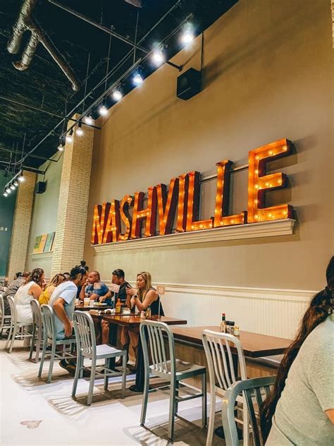 Guide to the Best Restaurants in Nashville on Broadway