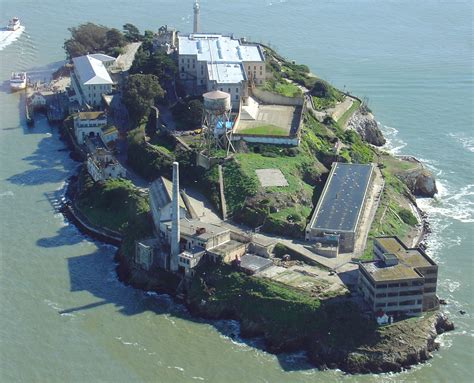 File:Alcatraz Island, helicopter view.jpg - Wikimedia Commons