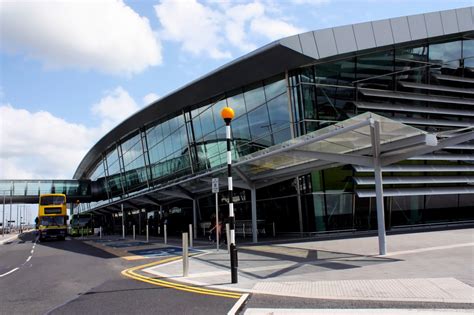 Dublin Airport Terminal 2 - Skinde