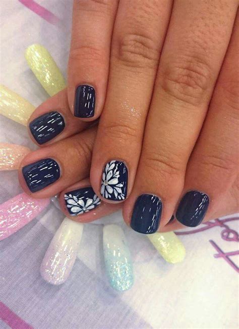 Navy blue and white flower | Navy blue nails, Blue nails, Blue and white nails