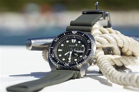 Seiko King Turtle SRPE05 Review: The Green-Dial “Grenade” Diver w ...