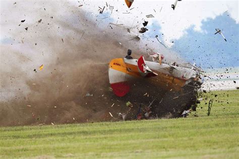 Plane with wing walker crashes at Ohio show; 2 die