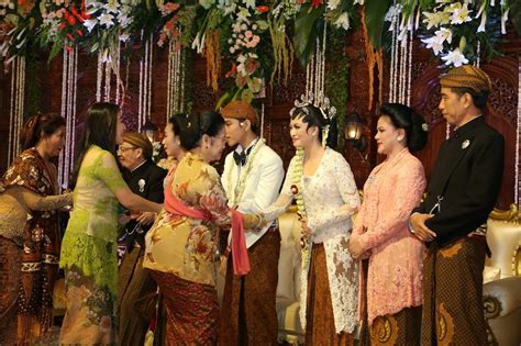 Be Enamored with the Traditional Wedding of Gibran Rakabuming Raka and Selvi Ananda - Bridestory ...