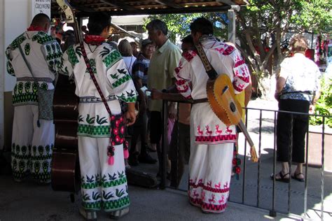 Los Huicholes in PV. Love their embroidered clothing, so fresh and clean. | Huichol, Querer ...